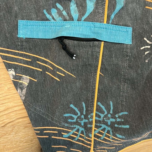 Roark revival swim trunks good as new - Picture 4 of 4